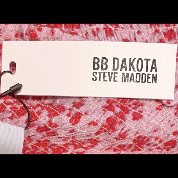 NWT STEVE MADDEN ADORABLE Ditsy Smocked Off Shoulder Top In Violet Icing Sz M - Picture 5 of 10